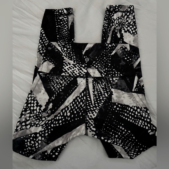 LULULEMON/High Times Static Mist White/Black Leggings/4 - Picture 9 of 12